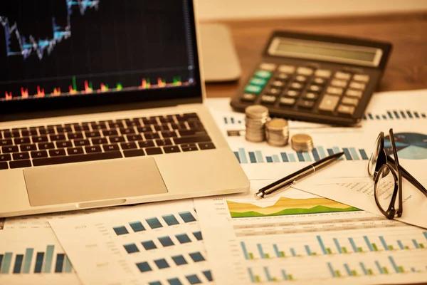 Pocket Option's social trading is available for Tajik users